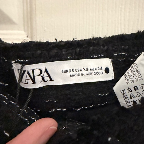 Zara Tweed Pencil Skirt with Gold Accents NWT - Picture 4 of 5